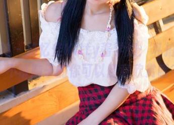 推女神 – 施忆佳Kitty酱学姐：私拍套图，不带脑子的你可以随意欣赏哦？