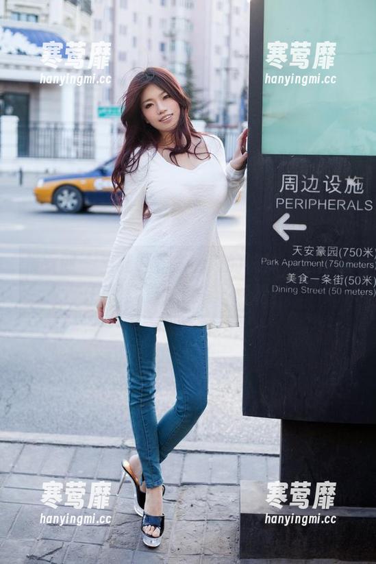 推女郎 - 当我盯着李丽莎的妹妹，心里总想问：这到底有多轻松？