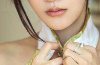 推女郎 – 这是一个关于李丽莎和她连衣裙的图包，满屏都是可爱，联想一下她的鞋子吧，哈哈。