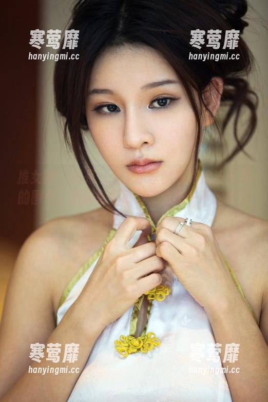 推女郎 - 这是一个关于李丽莎和她连衣裙的图包，满屏都是可爱，联想一下她的鞋子吧，哈哈。