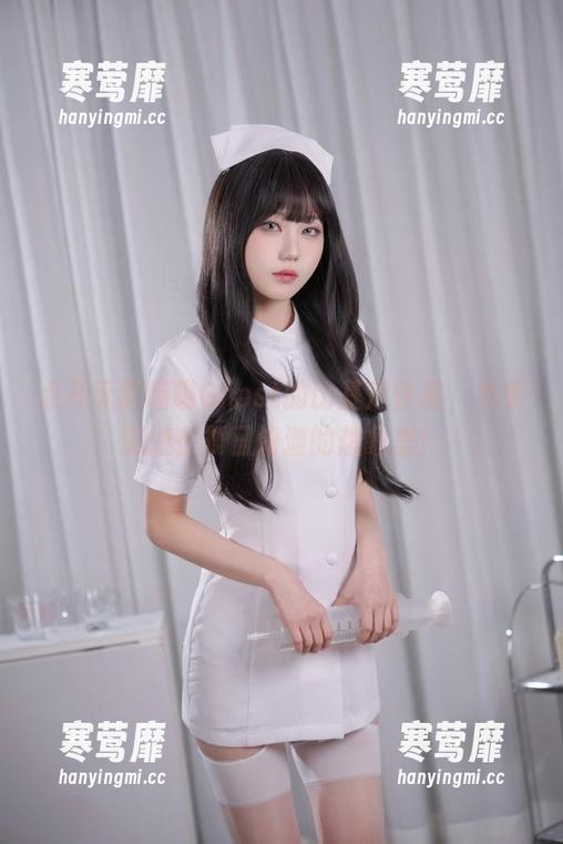 点开无影喵喵Ghost的比基尼作品，免费流浪在夏日海滩的想象里！