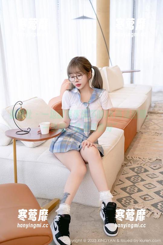 星颜社 - 一边翻看李丽莎的JK高清图册，一边想“这身姿真好”