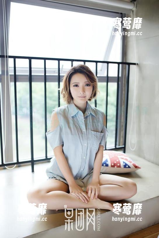 果团网 - little贝壳喵的御姐写真，不多说，光影游戏的感觉有没有？