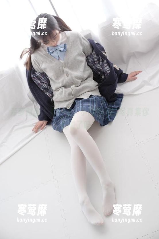 森萝财团 - 等一下，小恩学妹的写真集你们看了吗？
