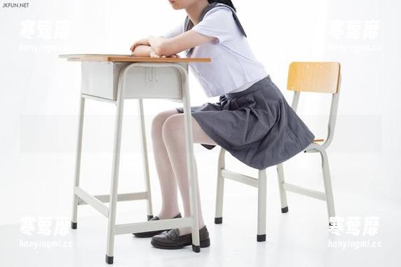 森萝财团的肉丝少女，清凉夏日的完美解析，下载集结号！