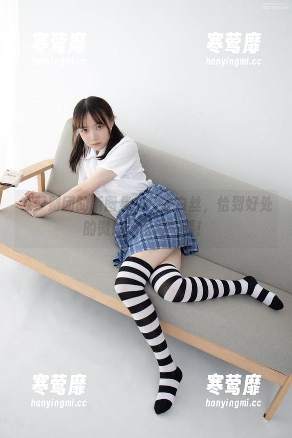 森萝财团的新图集，灰衣白丝，恰到好处的微妙，值得一看！