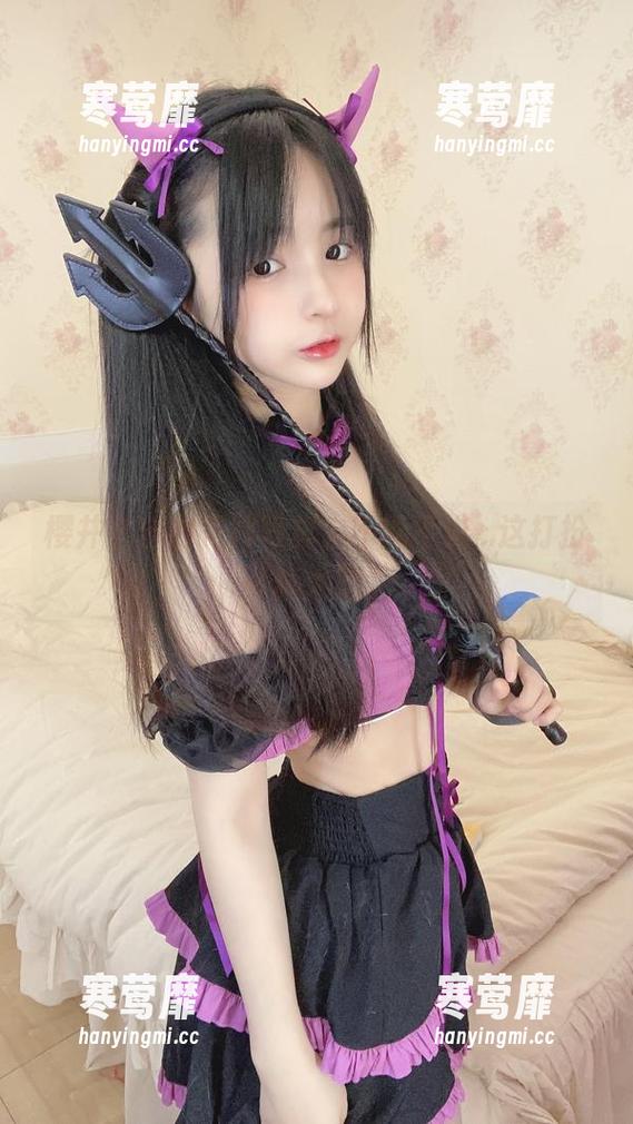 樱井宁宁的花嫁写真，不能不说...这打扮可真大胆。