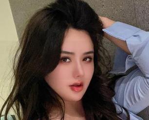 微密圈 – 翻翻网盘，发现水蜜桃米米黑丝+红色内内的写真，哎呦，这个组合让人百思不得其解啊