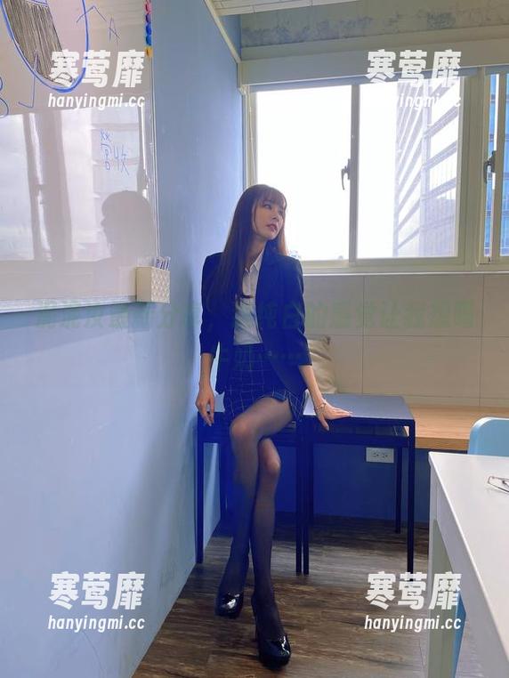 泥泥汝 泥泥汝最新分享,这纯白的感觉让我想喝牛奶……