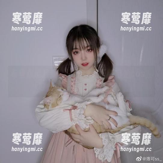 希望你能接受，洛可ss又更新自拍cos，可能传统美学会心碎哦！