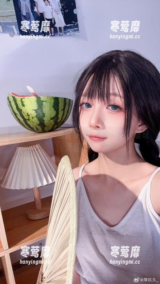 羞羞的私拍，清青琴玖的美腿图包，暧昧无极限。