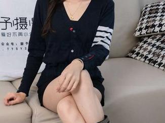 甜予摄影 – 梨子与私房穿搭：一双脏白棉袜的轻松时刻