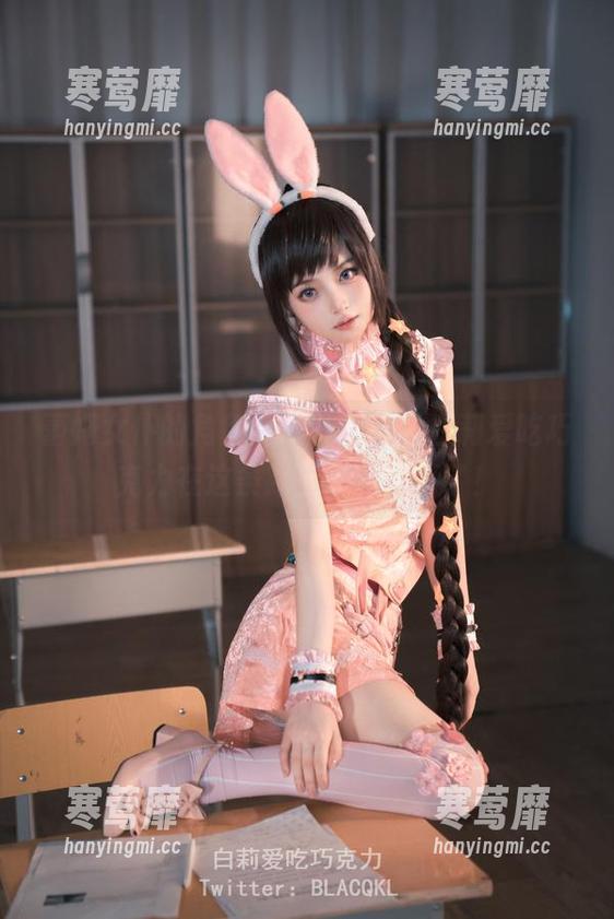 蕾姆女仆的角色扮演，啊，看白莉爱吃巧克力在这条路上越走越远了！
