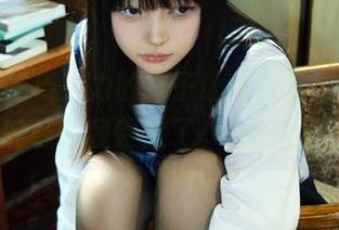 白莉爱吃巧克力的裙子让我捉摸不透，但她的味道我锁定了。(图库精选)