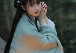 图包里的白莉爱吃巧克力就像从古代走出来的，美得让人质疑自己的人生选择，搞得我都想穿汉服了！