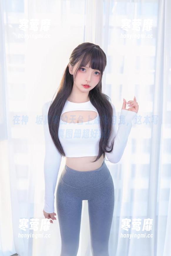 在神楽坂真冬的天台上放飞自我，这本写真图册超好玩！