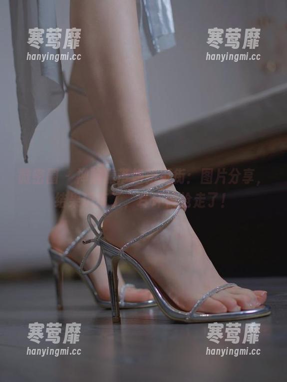 微密圈 - 禅院熏带姐姐逛街：图片分享，结果玩疯了，耳环被抢走了！