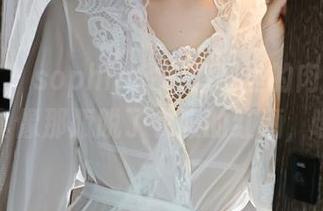 秀人网 – sophie余冰酒吧里的肉丝美图，真像那瓶脱了衣服的红酒，嘶！