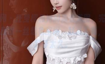 秀人网 – 任莹樱和她的泳衣美图，完全不想给我留一丝想象空间，赶紧下载，别让我等太久。