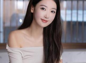秀人网 – 我是唐安琪的美图粉：白丝已经升华成一种态度，超级迷！