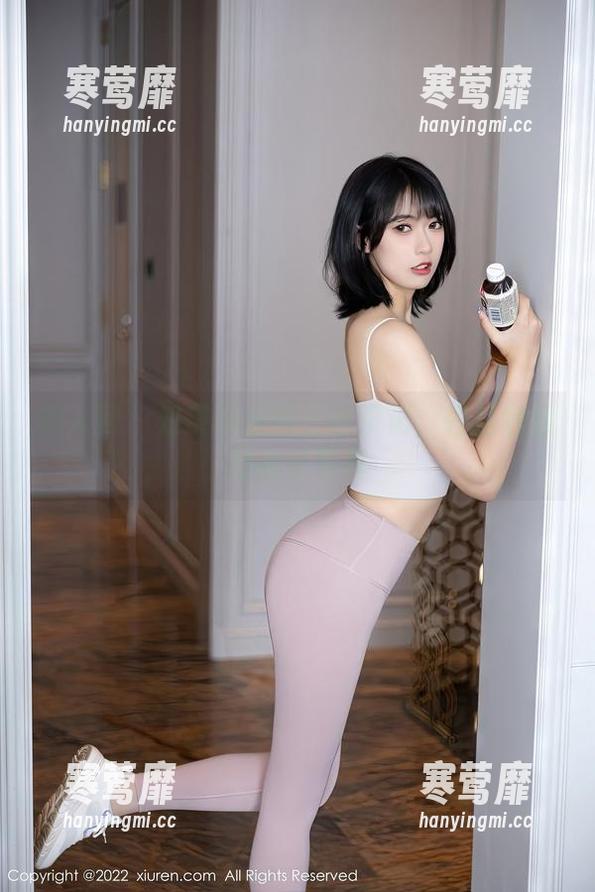 秀人网 - 奶茶味的包子出没记：轻松随意的内衣写真