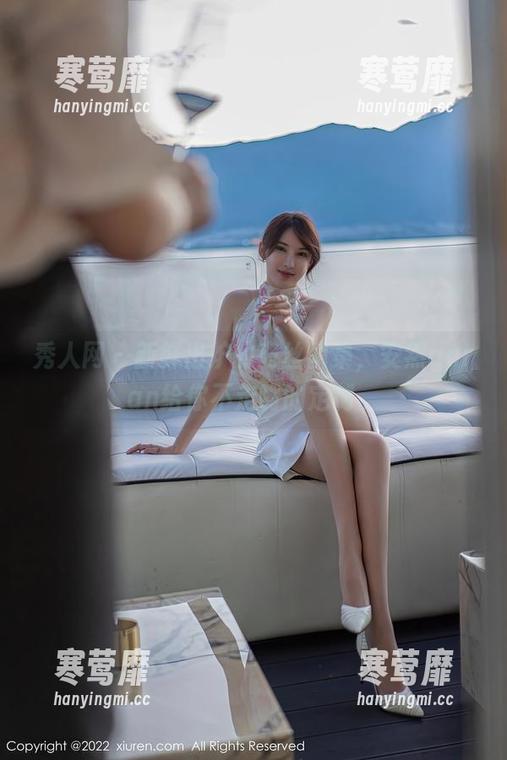 秀人网 - 新鲜出炉的肉丝图集，安然anran给你不走嘴的定制。