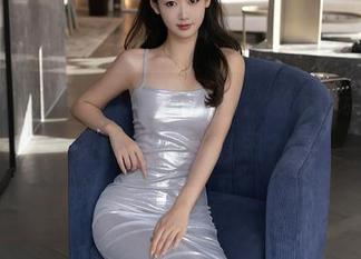 秀人网 – 月夕Lily的私拍：《眼镜》的模糊周边，啥意思？