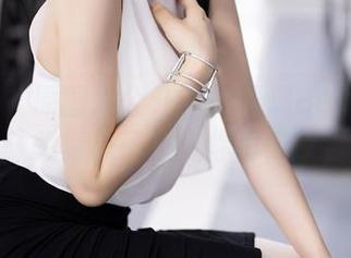 秀人网 – 原图大公开：郑颖姗Bev的棉袜代码，想靠袜子撩人你也可以尝试～
