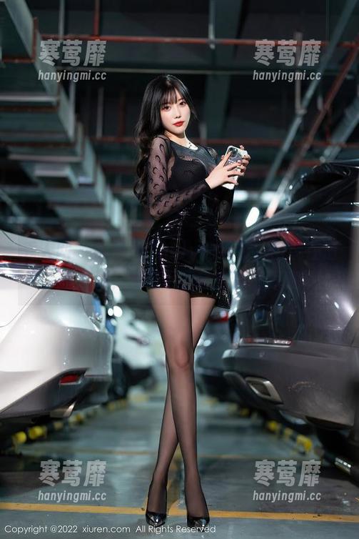 秀人网 - 颜浅浅Cindy的泳装，围绕在清新之间，免费下载带走那份凉意