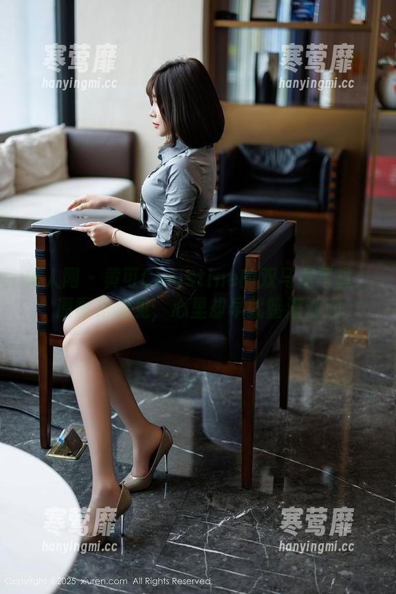 秀人网 - 黄可Christine的双马尾写真：原图是初见，心里却早就暗潮汹涌