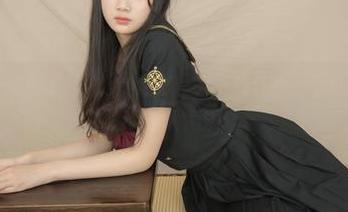 紧急企划 – 瑜伽展开了，小恩的写真下载连线！不过我这个姿势跟她差得远啊！