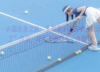 紧急企划 – 小恩泳池之旅：原图展示这位水下仙女的“搬运工”风范，问号与惊叹号一齐登场