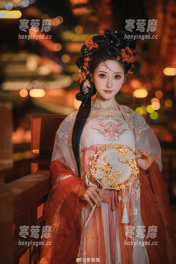 紫氯氯 你在追踪紫氯氯吗?高清照片中蕾姆的神秘气息真让人遐想