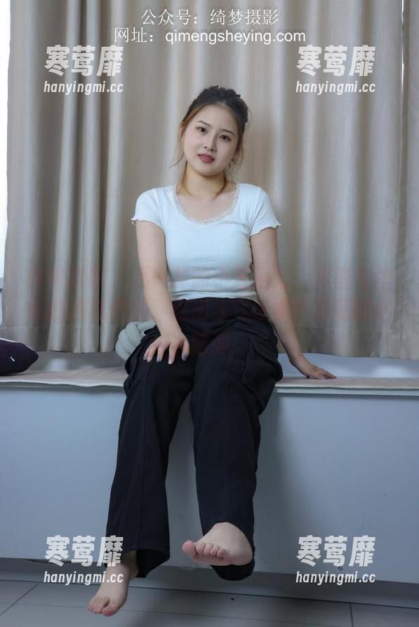 绮梦摄影 - 不一样的小艺浴室：美图与壁纸的摩登碰撞，这场水汽迷雾中潜藏的小小脑洞。