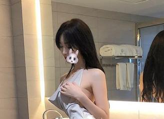 微密圈 – 一篇资源太扎心，脸红Dearie的写真集不就是意境十足的“自我诱惑”吗？