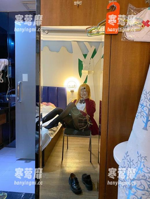 芋圆侑子，免费图片抢先看，醉酒小秘书也醉得很可人儿。