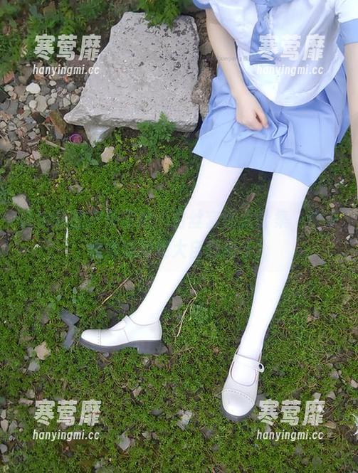 西尔酱 西尔酱的户外冒险:白丝套图大合集,快来看她如何和大自然牵手!