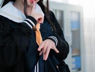 来自里见年一的猫猫福利要来拯救你的疲惫，快来欣赏这些窝里打滚的傻喵。