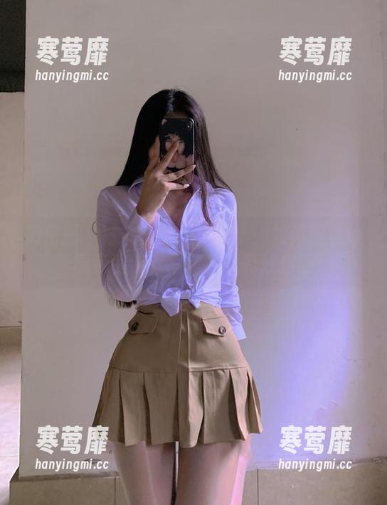 微密圈 - 陈佩奇的短裤哲学：如何优雅地显示腿毛？写真下载有妙招！