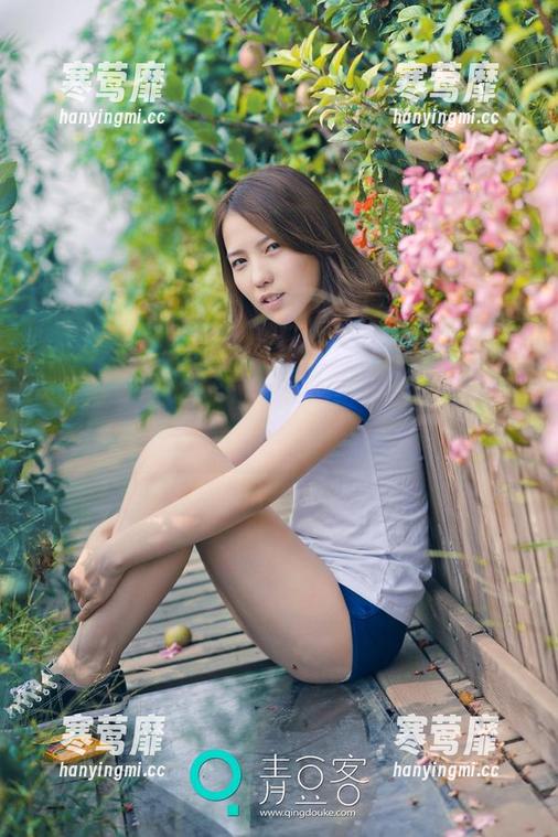 青豆客-李玉洁Daisy 青豆客 - 白衬衫的纯真与李玉洁Daisy的气质撞击,这写真集得下载!