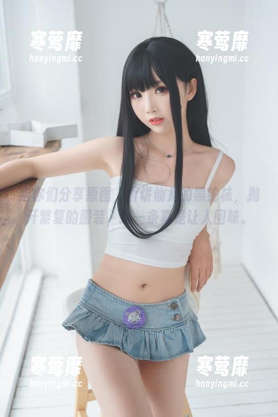 给你们分享原图，面饼仙儿的黑蛇袜，抛开繁复的服装，这一条真是让人回味。