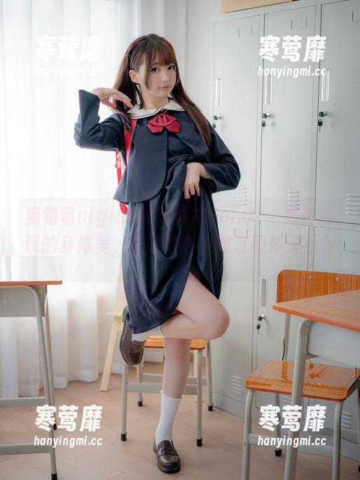魔物喵nigisa的写真本vol.01，照片展现的身体美，巧妙得令人想直视却又不敢。