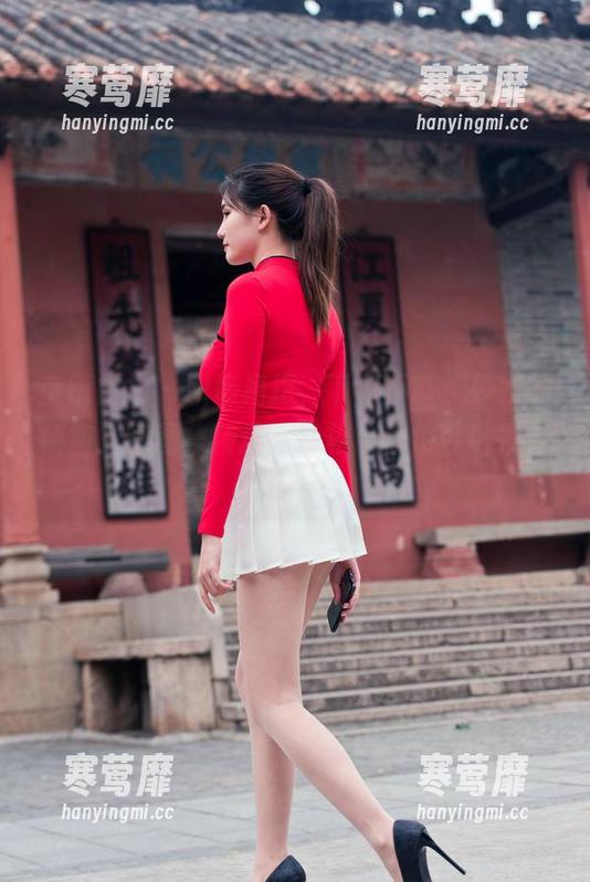 魔镜街拍-婷婷 魔镜街拍 - 职场裙摆,下单不断:婷婷的销售主管图集精选,轻松工作也可以很有趣!