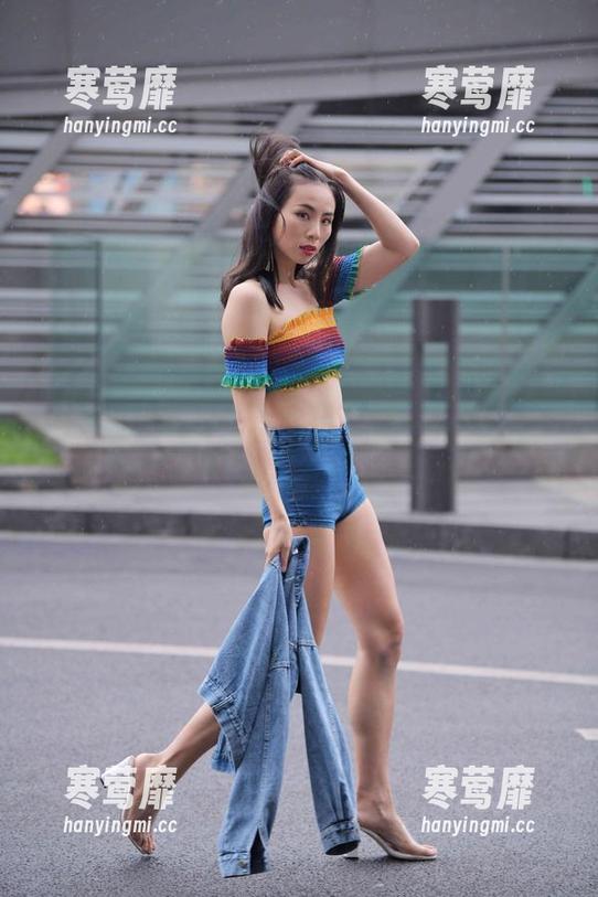 魔镜街拍-楼楼 魔镜街拍 - 白色连衣裙+楼楼,绝对是一道撩人的风景线,不信你看!