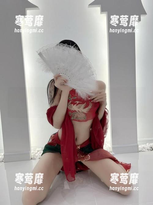 微密圈 - 哈哈，鱼神鱼穿上制服就像小夜曲，无意间诠释了另一种气质。