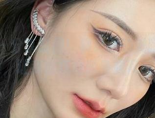 微密圈 – 分享时间！黎允熙的美腿玉足图集，让我愧疚地想多看几遍。