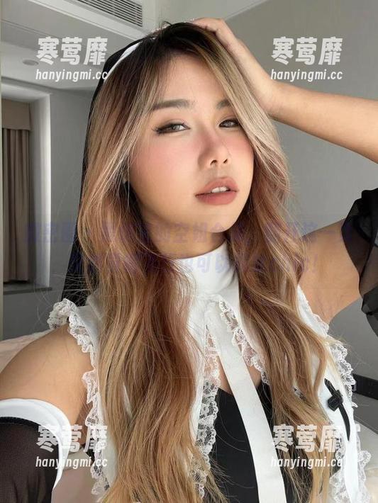 微密圈 - 黑饱宝的空姐合集，翻开这一页，突然觉得飞行也可以如此chic！